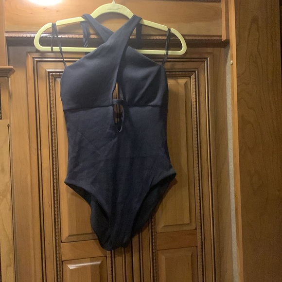 NWOT BECCA by Rebecca Virtue Fine Line Tessa Crossover High Neck Size Large - Picture 4 of 8